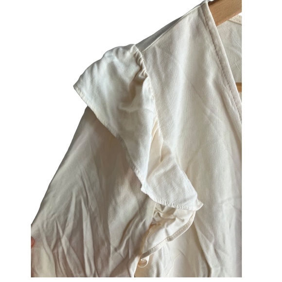 Universal Threads Ruffle Blouse - Picture 3 of 7